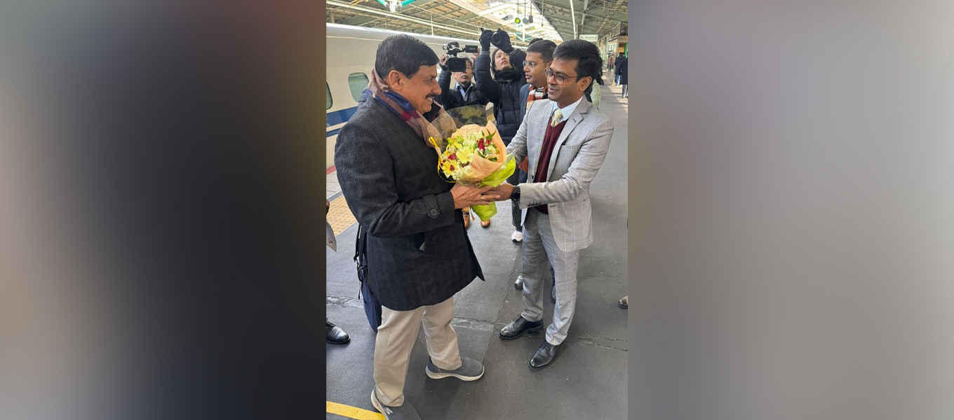 <strong>Hon'ble Chief Minister of Madhya Pradesh, Dr. Mohan Yadav, was warmly welcomed by Consul General @chandruappar upon his arrival in Kobe.

</strong> 